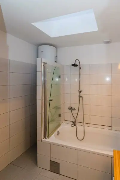 Schöne 3 Zimmerwohnung mit Balkon und 2 PKW Stellplätzen