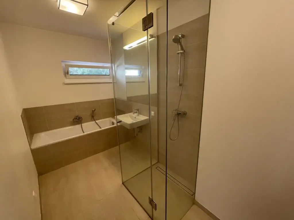 TOP 2-ZIMMMER-WOHNUNG ++ TERRASSE MIT FERNBLICK/GARAGE ++ NÄHE SCHWECHAT!