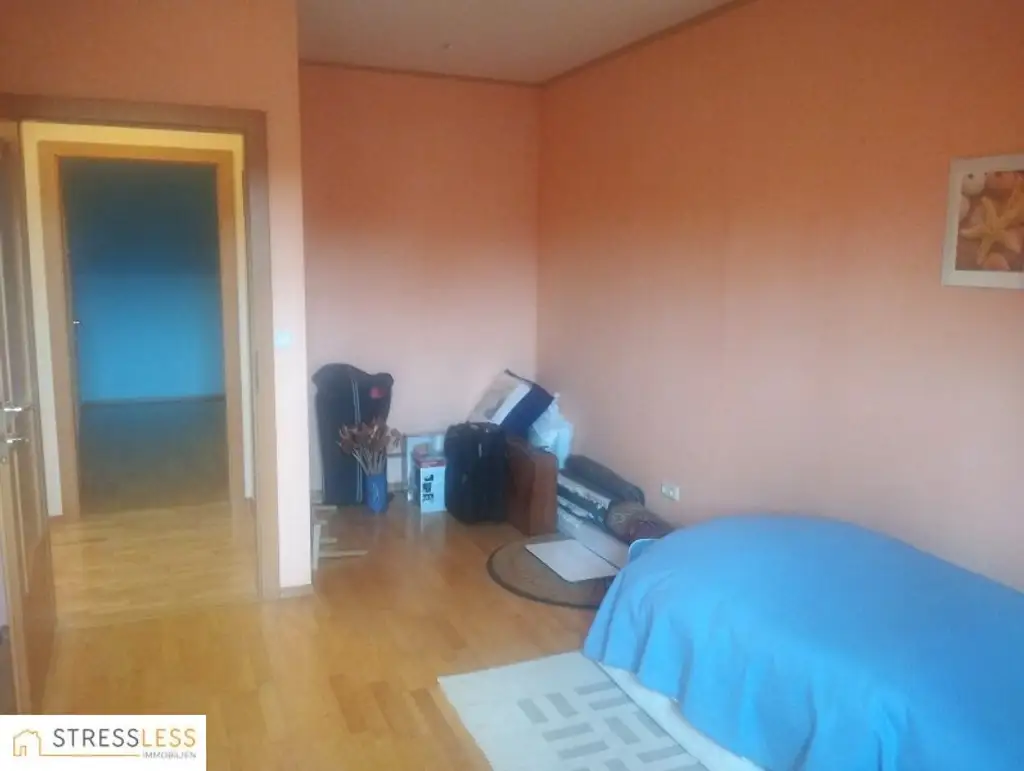 Großzügig geschnittenes Ein- / Zweifamilienhaus nur 3 Minuten vor der Wiener Stadtgrenze!