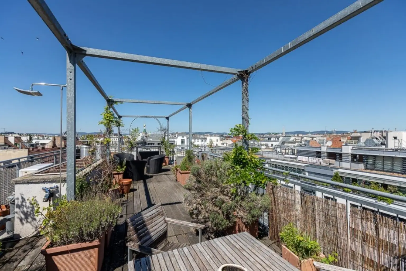 Traumhafte Dachmaisonette mit 2 Terrassen + Dachterrasse - Nähe Arenbergpark
