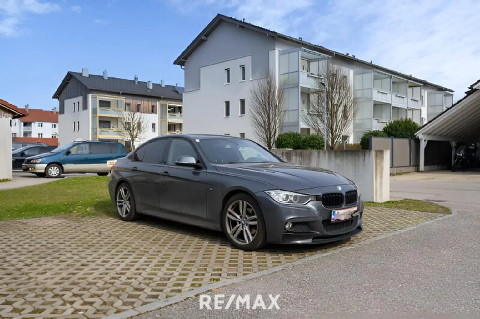 zugeordneter KFZ-Stellplatz im Freien