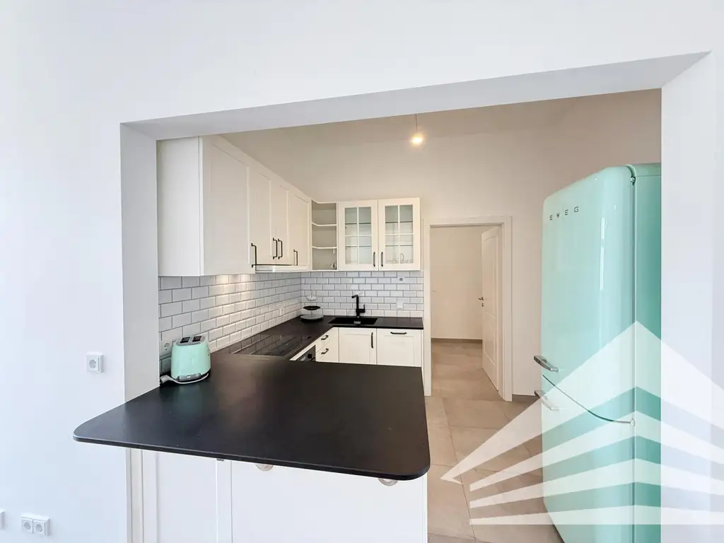 107 m² Altbauwohnung mit großer Loggia in der Innenstadt! TG-Platz verfügbar!