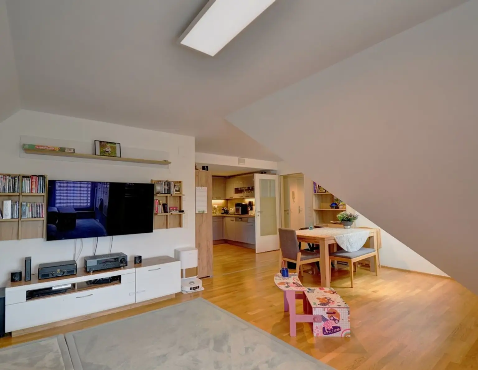 Dachgeschosswohnung mit Balkon, Garten, Lift und Tiefgaragenplatz - vermietet bis Ende 2026