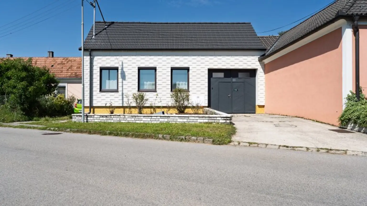 Renoviertes Haus in Loidesthal! Ein Hingucker! Großes Grundstück!