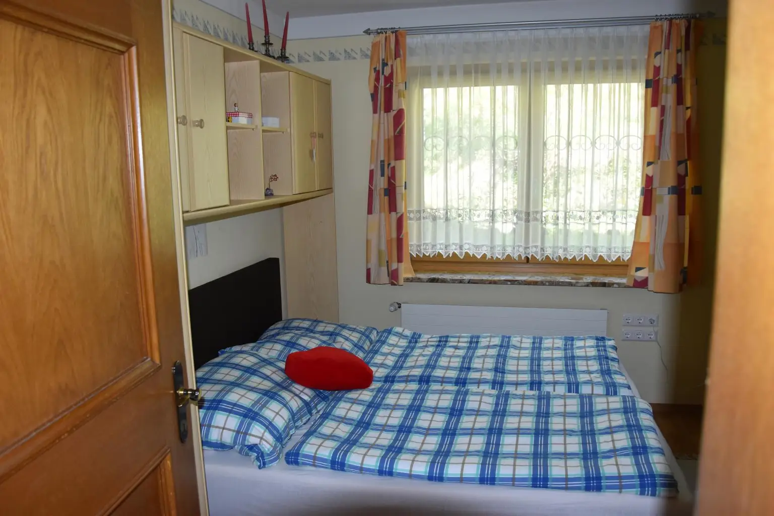 Schlafzimmer  (2)