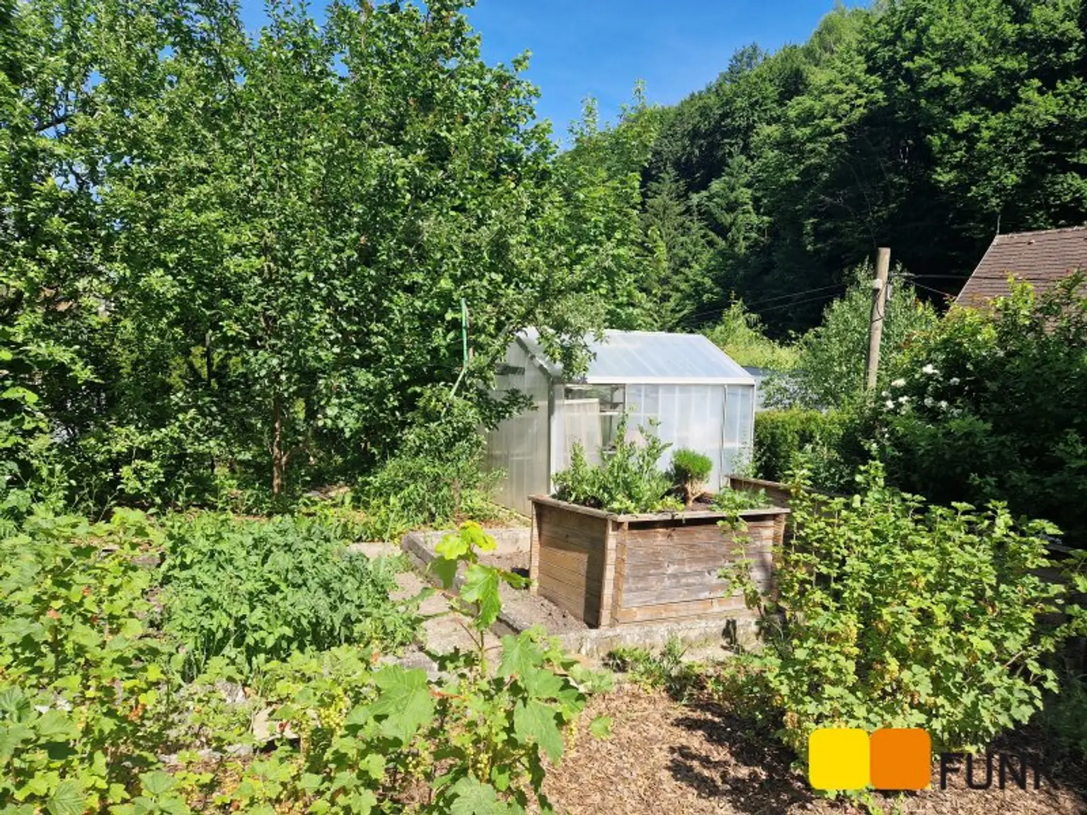 Großzügiges Haus mit Traumgarten