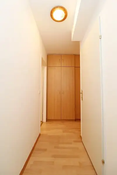 Ab 15. Dezember! Nahe U3! Zentrale 2-Zimmer-Wohnung inkl. Stellplatz zu vermieten!