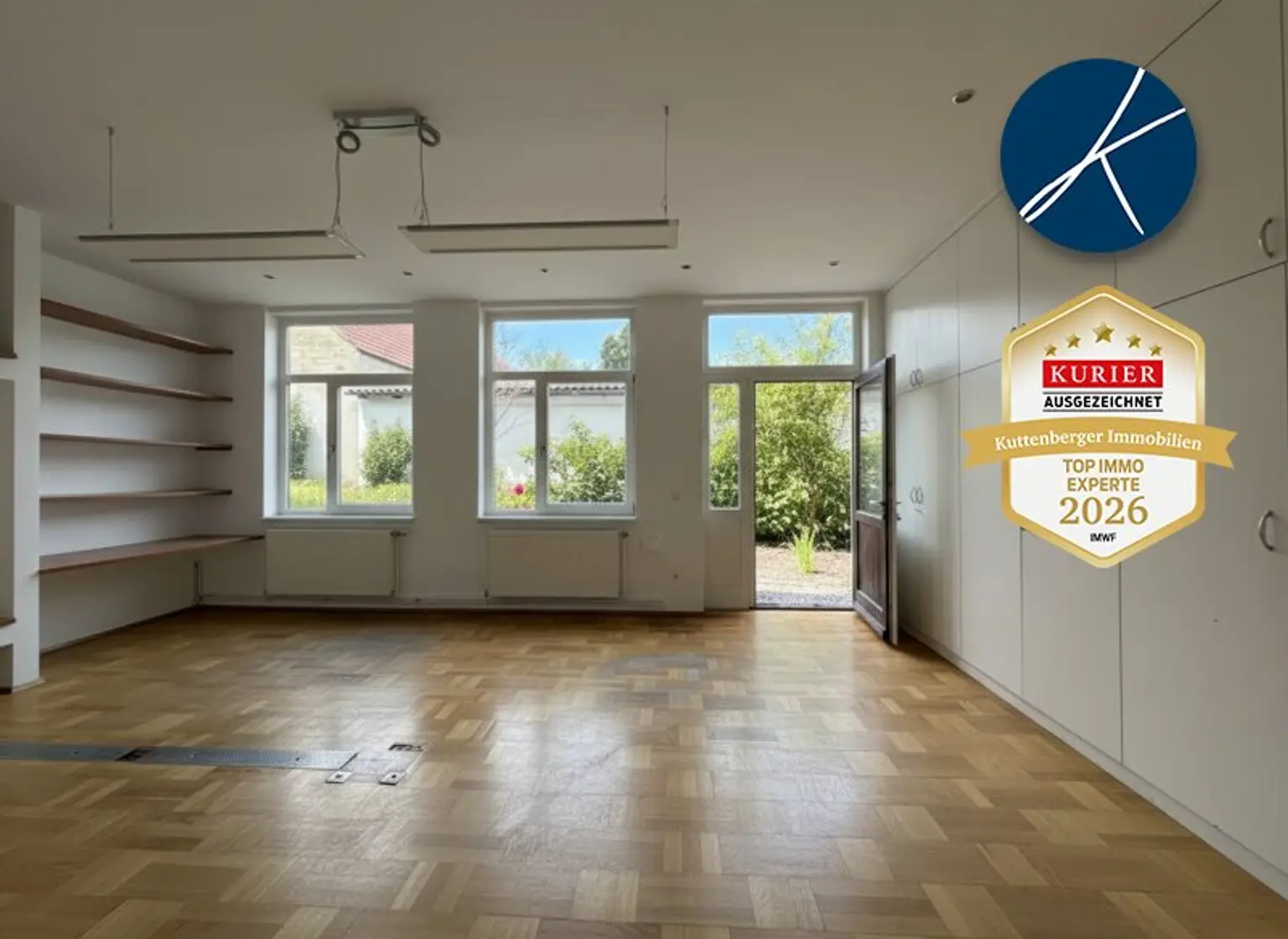 Büroraum mit Ausgang zur Atrium-Terrasse