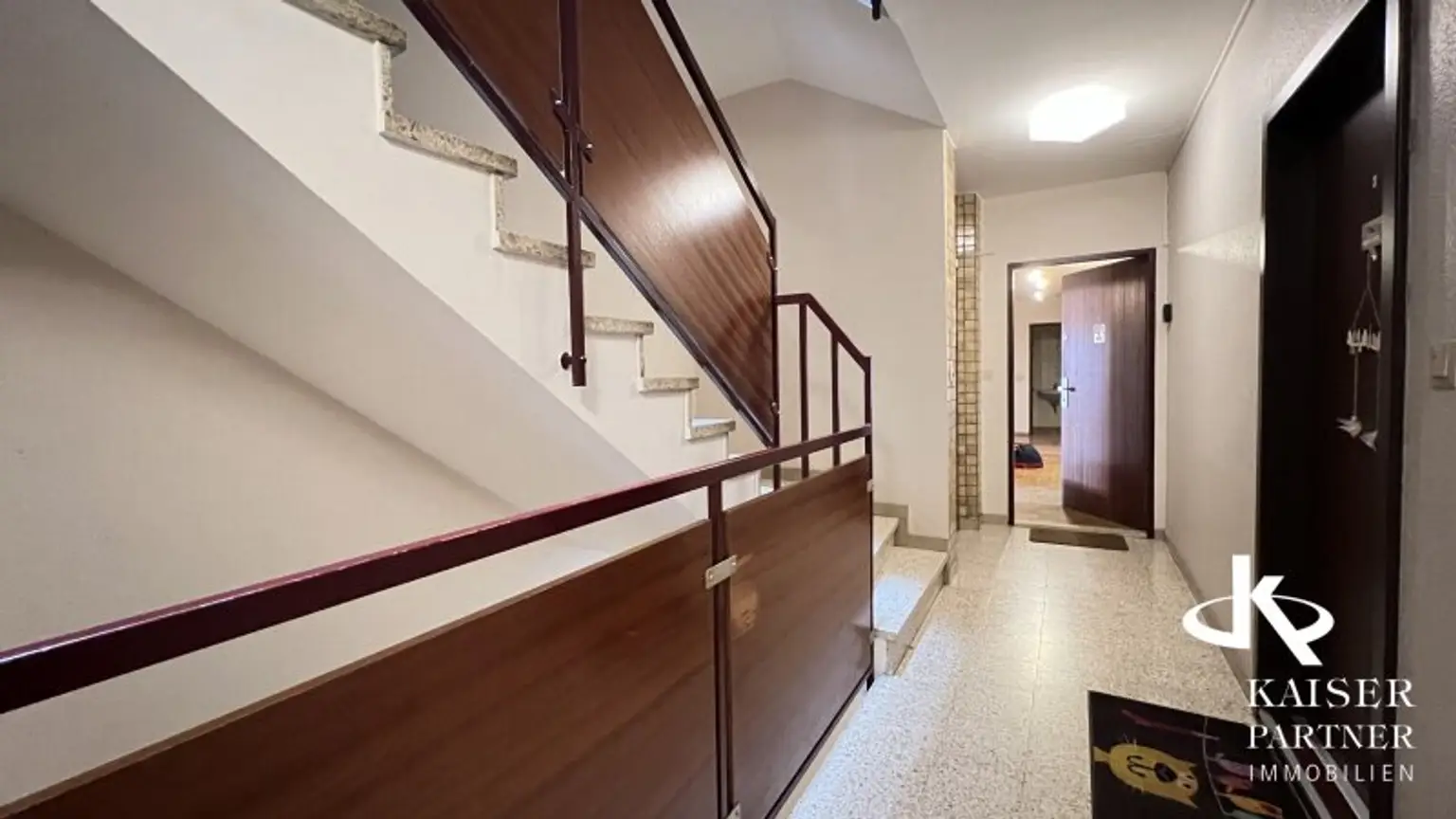 Geräumige 4-Zimmer-Wohnung mit Loggia mit viel Potential, Nähe Kennedybrücke!