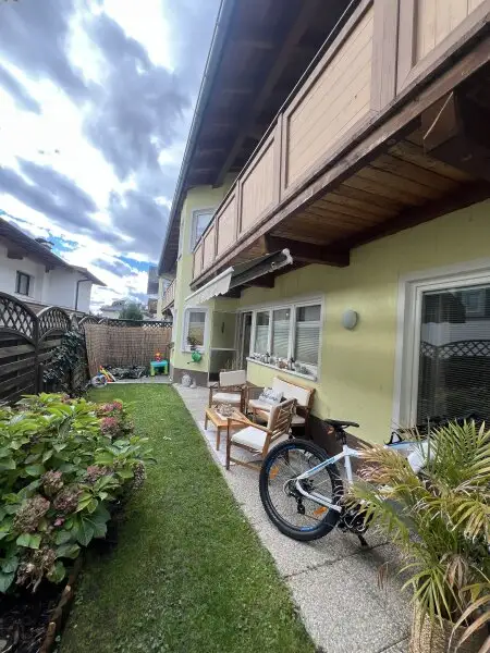 WIESING - Sonnige, sehr gut eingeteilte 3 Zi.-Mietwohnung mit Terrasse und kleinem Garten