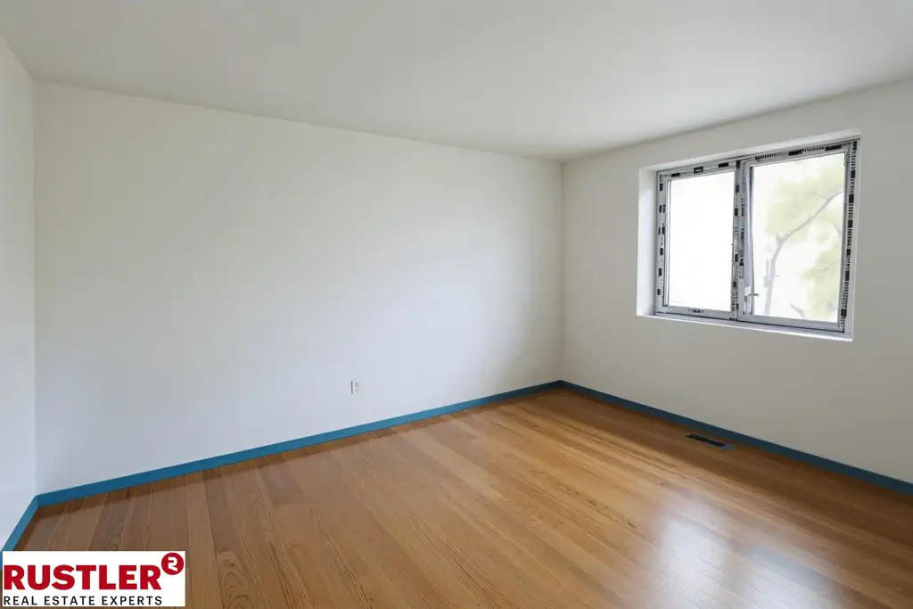 Dachgeschoss-Wohntraum - 3-Zimmer mit Balkon -  Nähe Kutschkermarkt