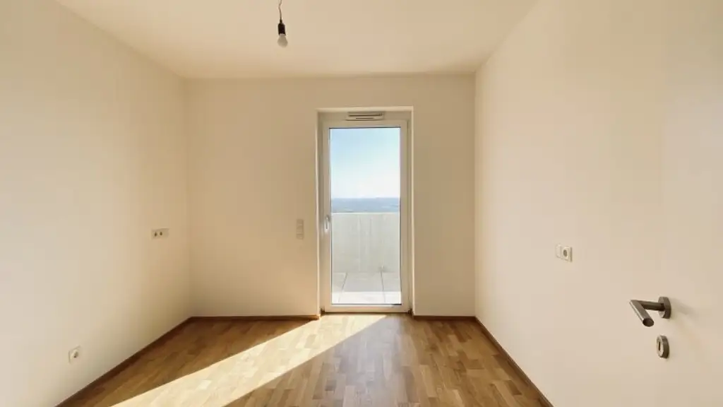 Neubau Erstbezug Wunderschöne Drei Zimmer Wohnung mit Balkon und herausragender Aussicht