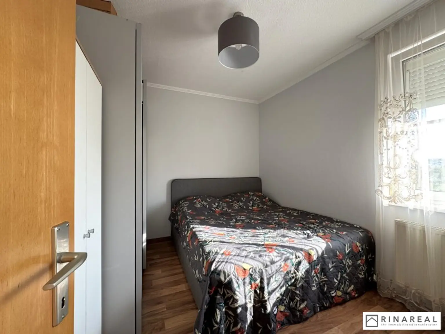 VOLKSBADGASSE | 3 Zimmer Wohnung mit Loggia | renoviert 2020 | zzgl. PKW-Stellplatz