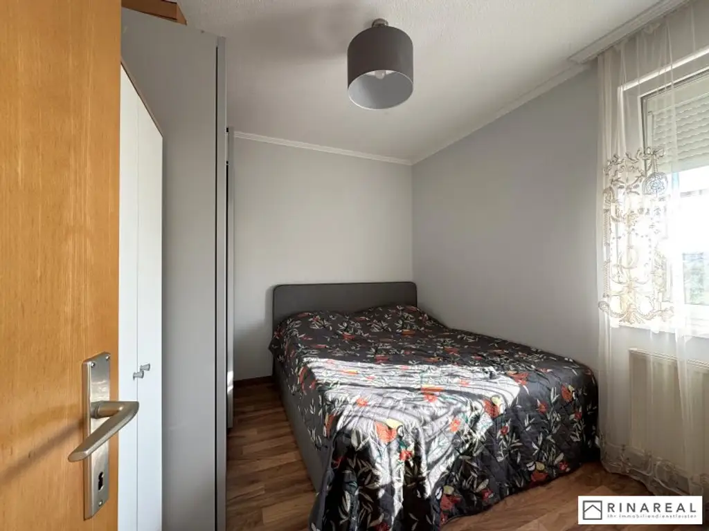 VOLKSBADGASSE | 3 Zimmer Wohnung mit Loggia | renoviert 2020 | zzgl. PKW-Stellplatz
