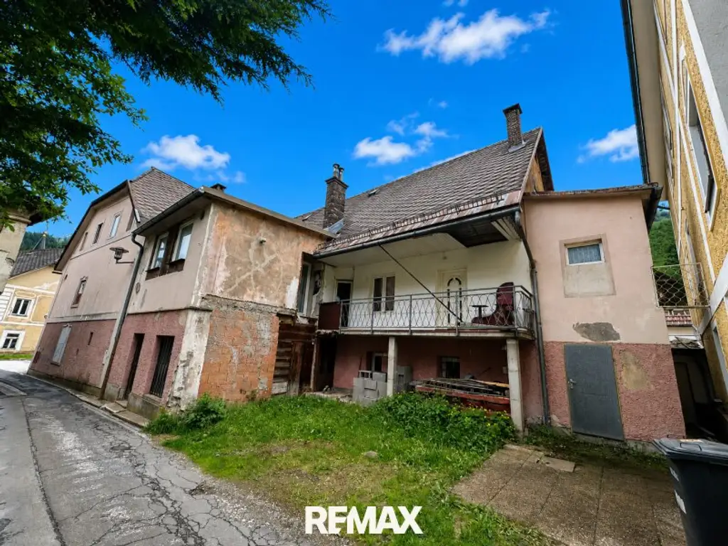 ***Mehrfamilienhaus mit Riesenpotential im Zentrum von Eisenerz***