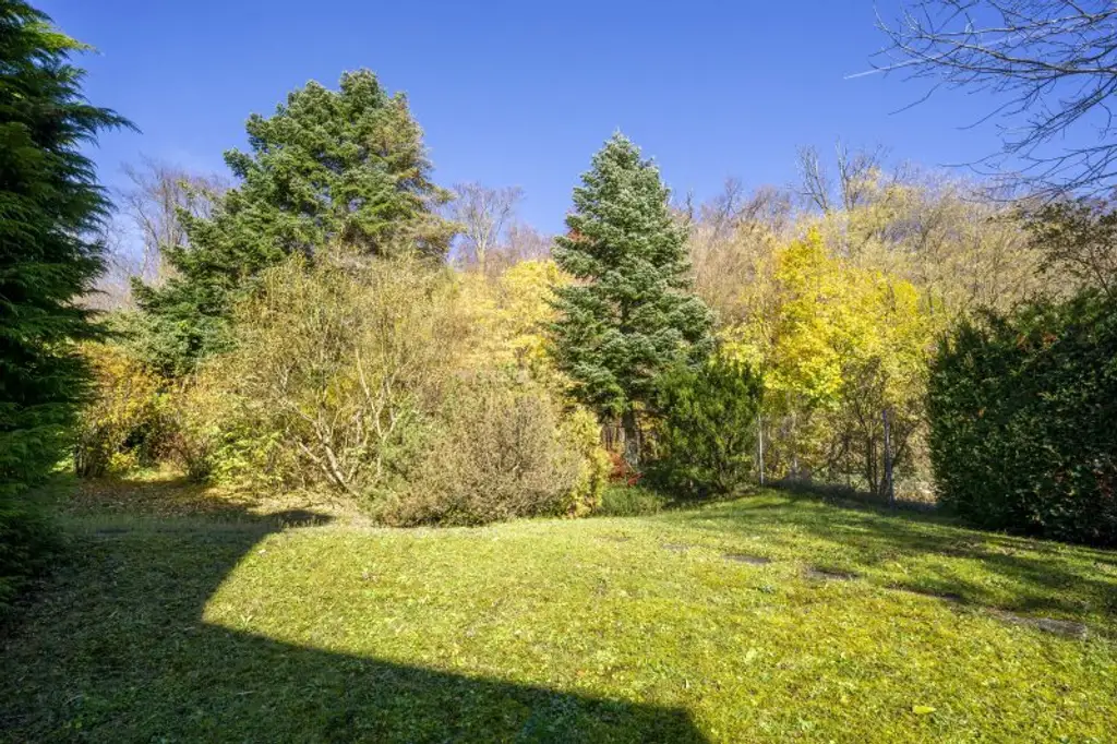 Eckreihenhaus mit Einfamilienhauscharakter in zentrumsnaher Aussichtsslage