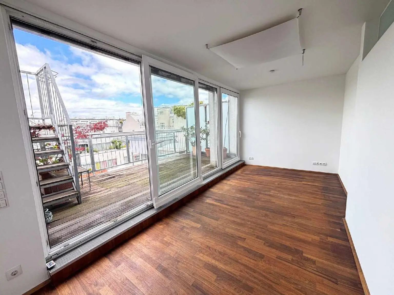 Traumhafte Dachmaisonette mit 2 Terrassen + Dachterrasse - Nähe Arenbergpark