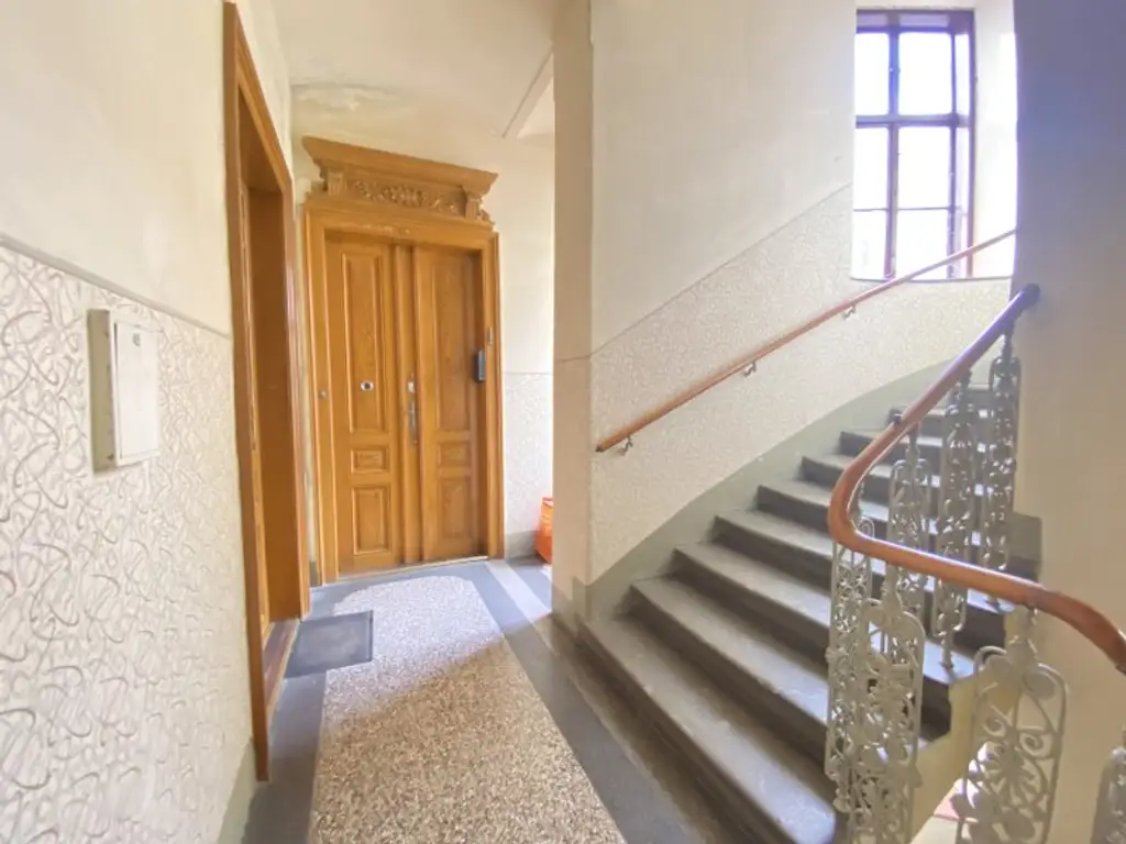 Mittelzinshaus mit bewilligten Dachbodenausbau