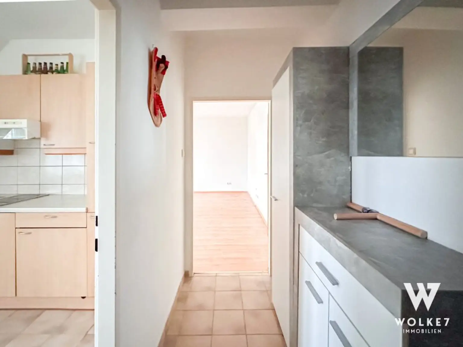 Sonnige Dachgeschosswohnung am Keplerplatz – Top Lage U1