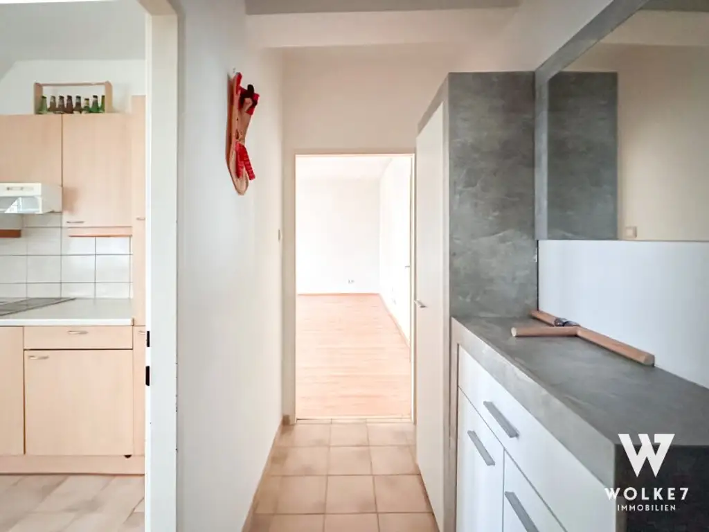 Sonnige Dachgeschosswohnung am Keplerplatz – Top Lage U1