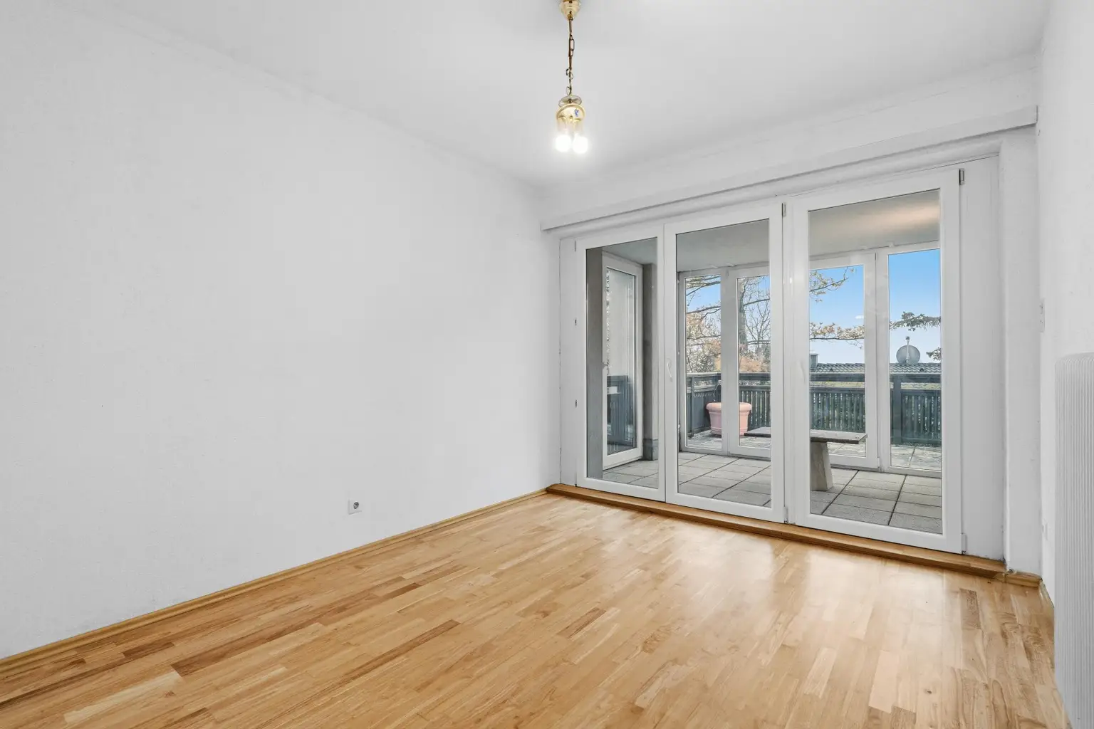 Zimmer Ausgang Wintergarten und Balkon