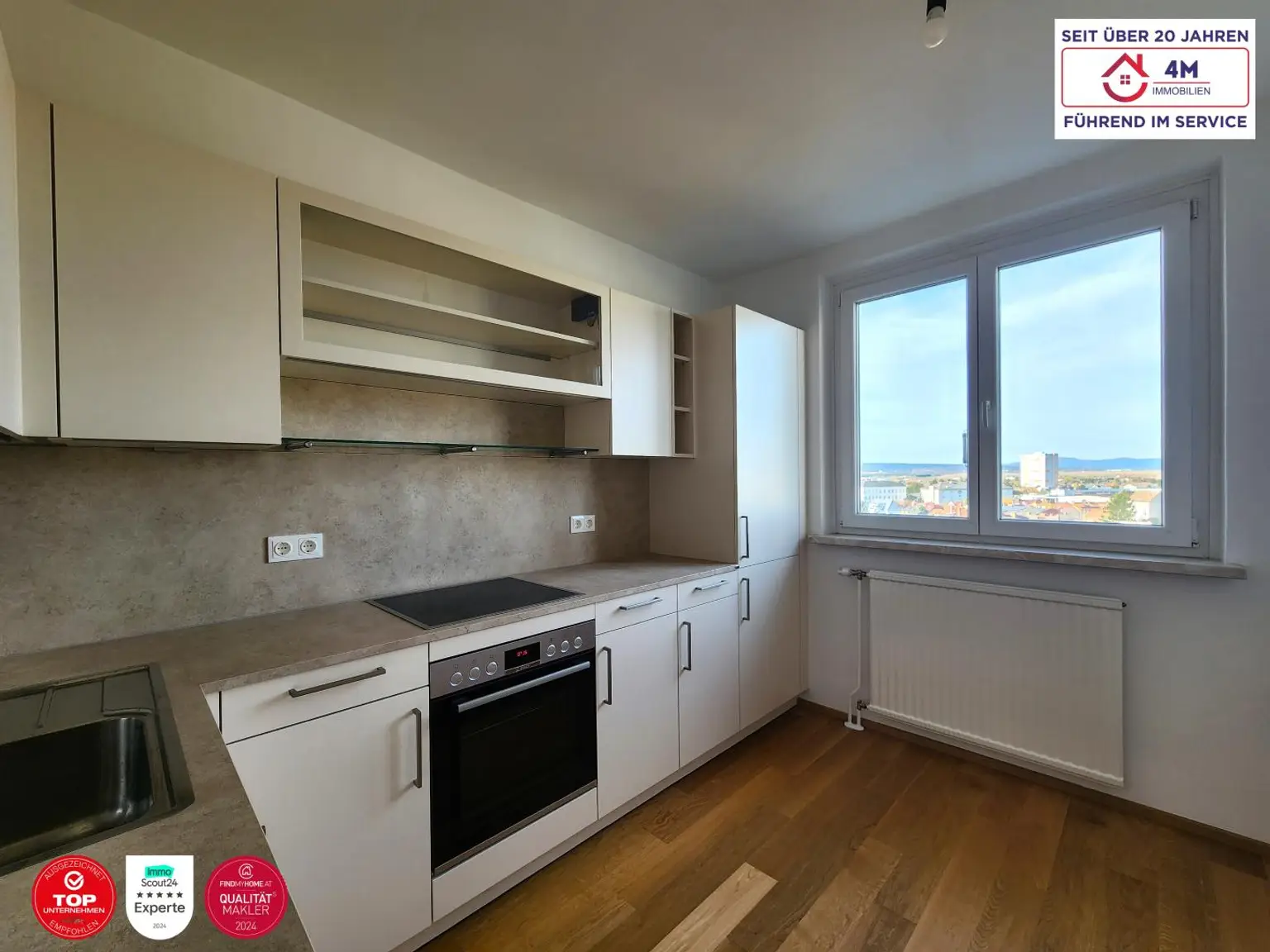 *AKTION NUR 1,5%+20% ust. PROVISION BEZAHLEN* Hochwertig sanierte 3-Zi.-Wohnung mit Loggia & traumhaftem Fernblick aus allen Zimmern