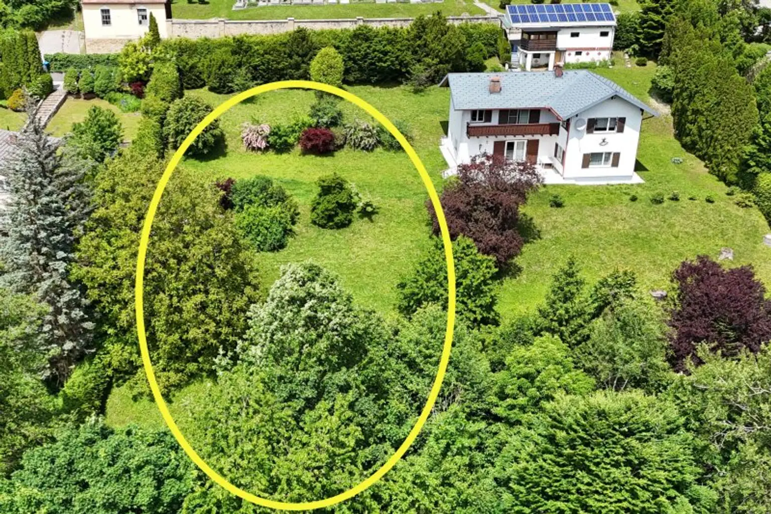 Toplage mit Weitblick: Einfamilienhaus mit großem, erweiterbarem Grundstück