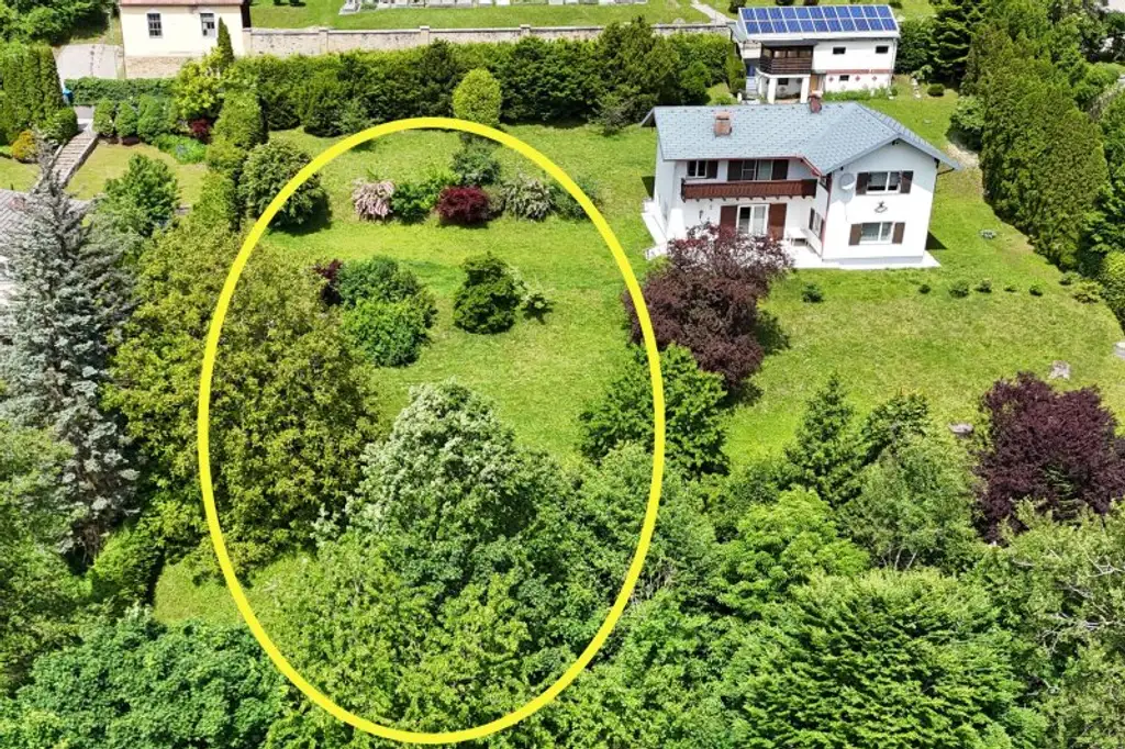 Toplage mit Weitblick: Einfamilienhaus mit großem, erweiterbarem Grundstück