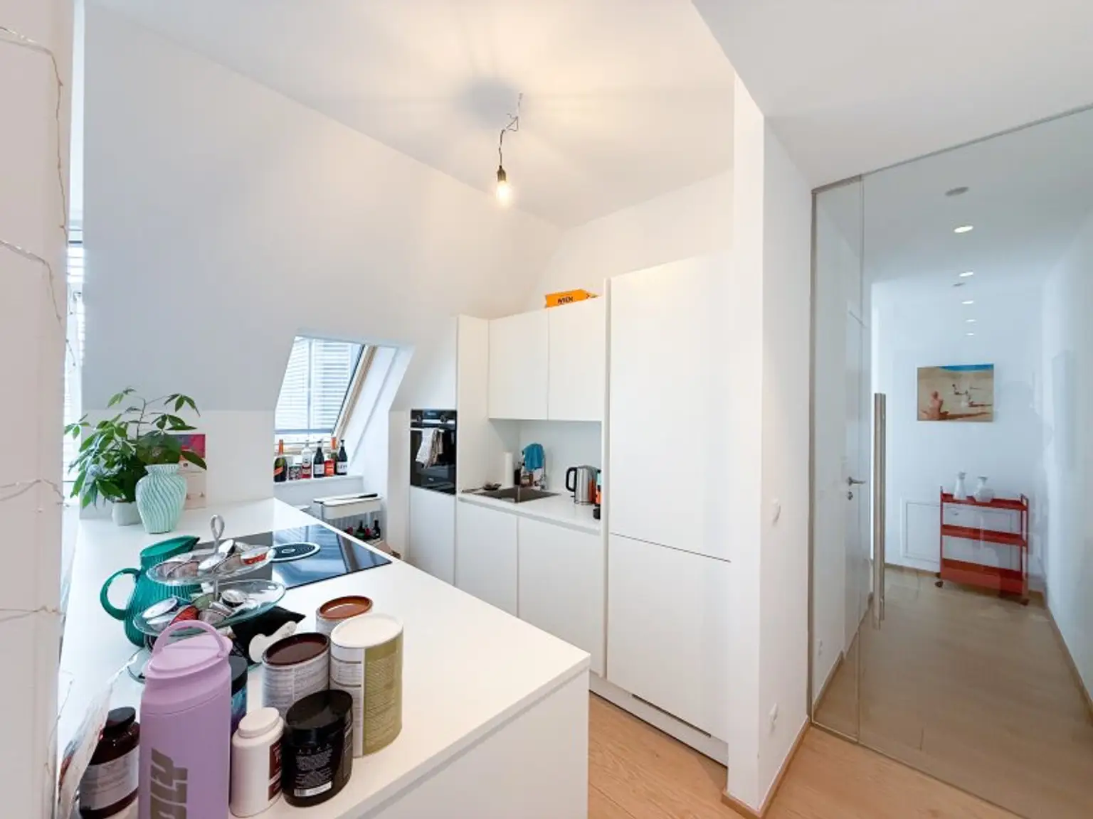 TOP MODERNE 2-Zimmer DG-Wohnung in bester City Lage zu vermieten!