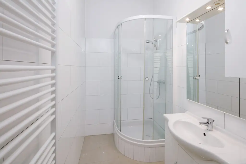 Sehr gepflegte 2 Zimmer Altbauwohnung in sehr guter zenraler Lage von Döbling!