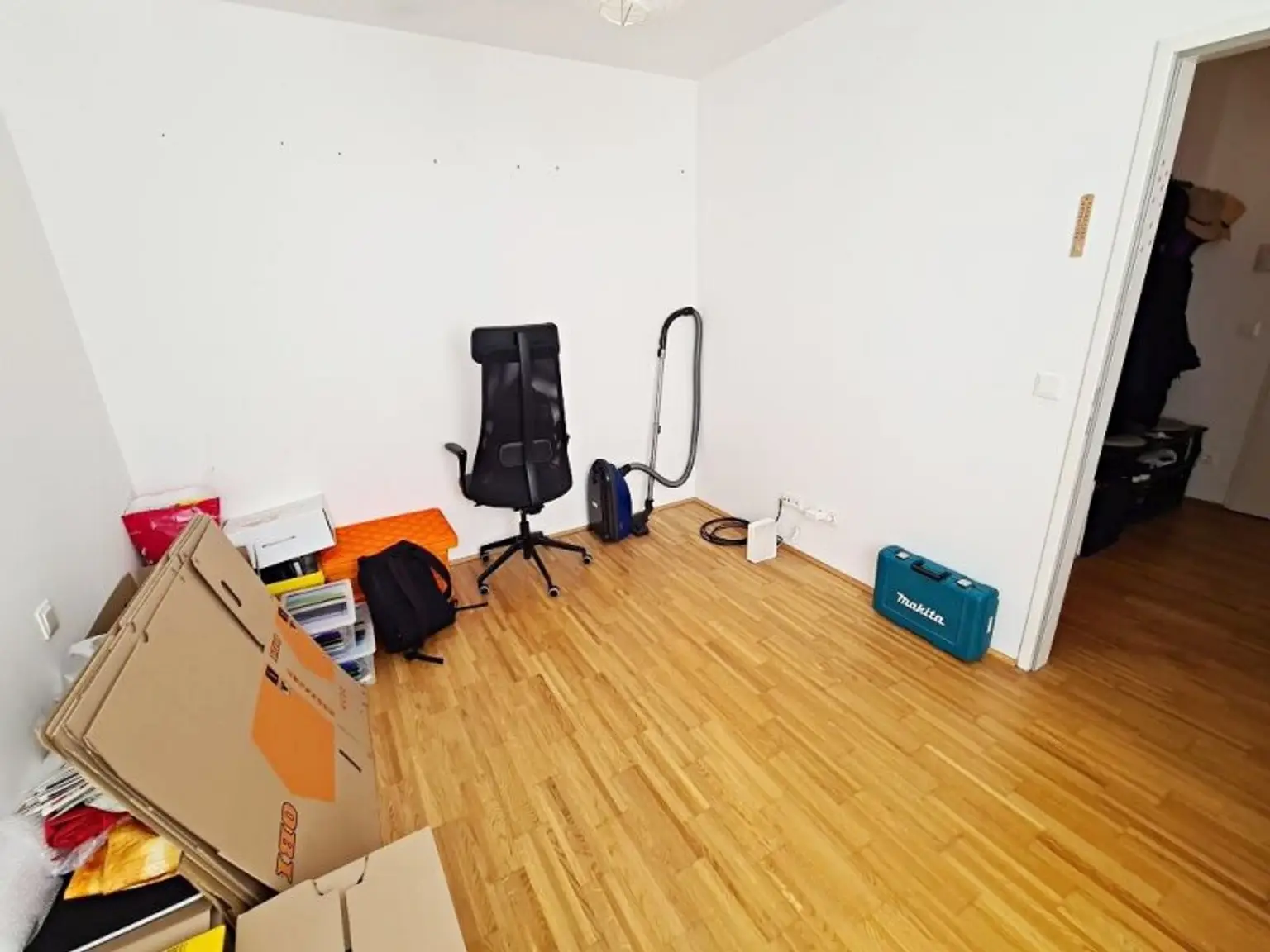 WAGRAMER STRASSE, sonnige 64 m2 Neubau mit 4 m2 Loggia, 3 Zimmer, Komplettküche, Wannenbad, Parketten, U1-Nähe