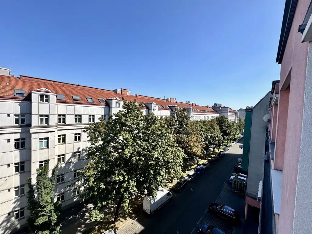 DACHGESCHOSSMAISONETTE MIT LOGGIA IN RUHELAGE