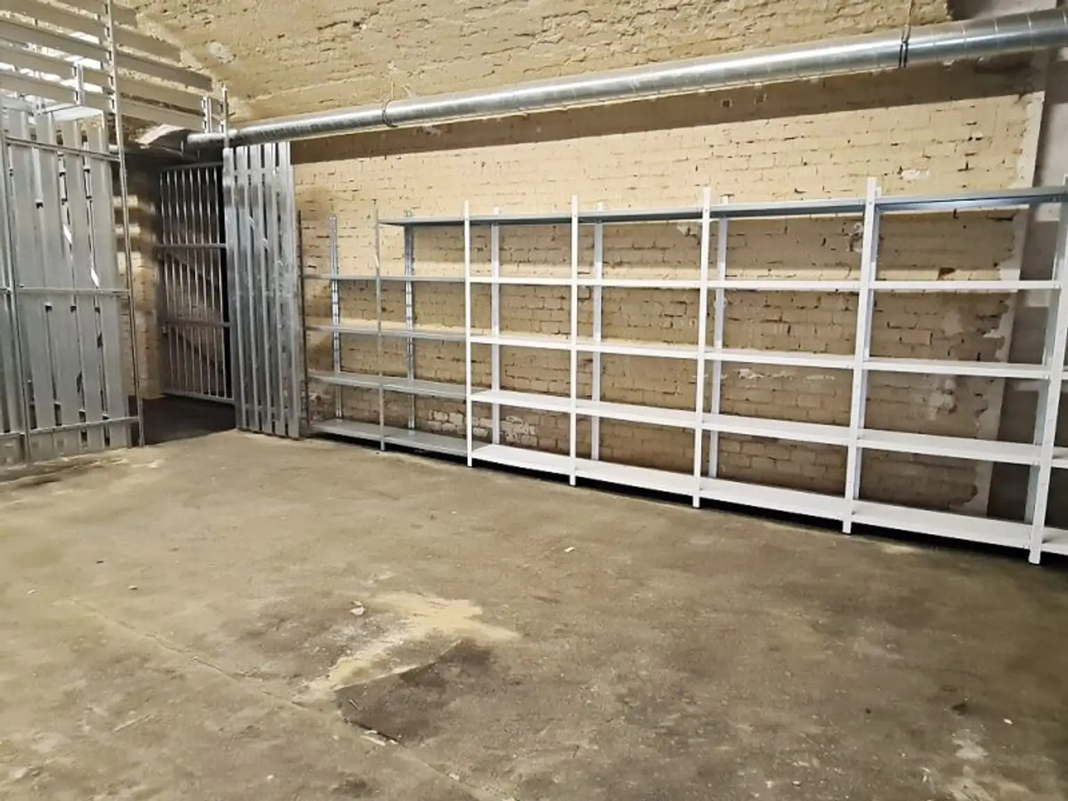 BÖRSE-NÄHE, ESSLINGGASSE, 31 m2 Lagerraum, Belüftung, Estrichboden, Kellergeschoß ohne Aufzug