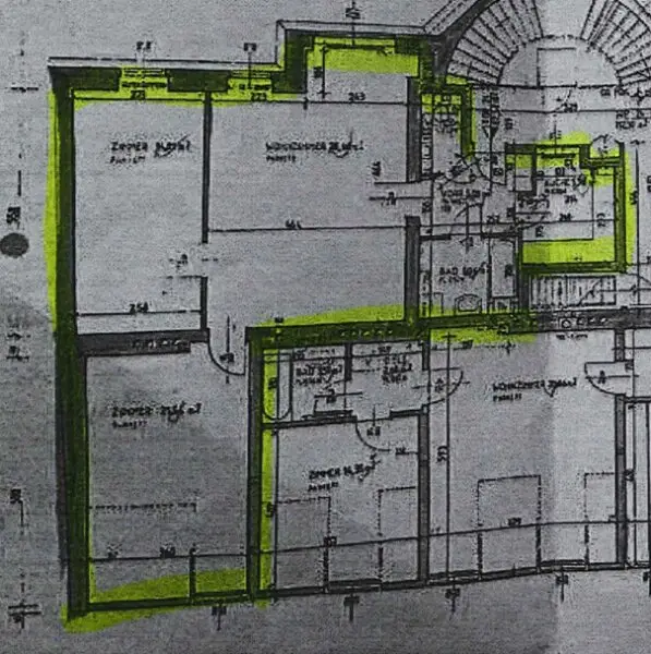 SPITTELBERG, teilsaniertes 84 m2 Dachgeschoß, 3 Zimmer, Extraküche, Wannenbad, Parketten, WG-geeignet, MQ-Nähe