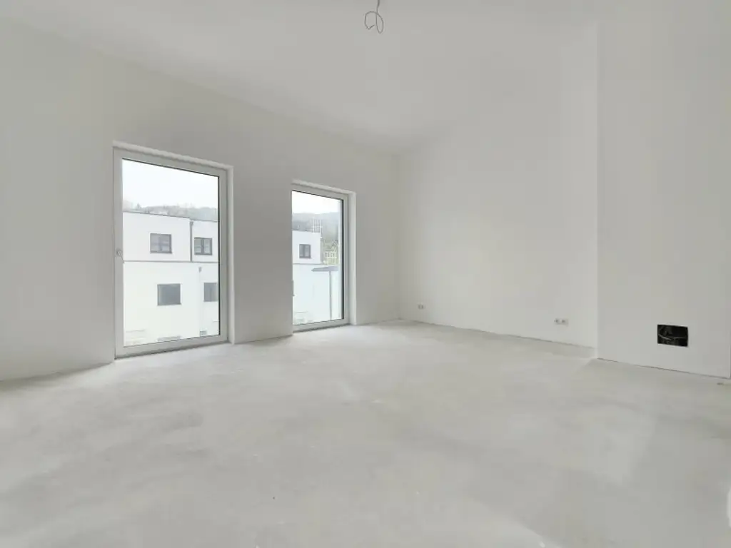 EXKLUSIVES TOWNHAUS AUF EIGENGRUND IN WEIDLING – NATURNAHES WOHNEN MIT STIL