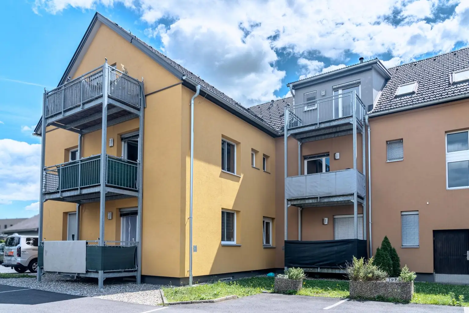 Anlageobjekt mit 3 Wohnungen und 2 Apartments in Leibnitz!