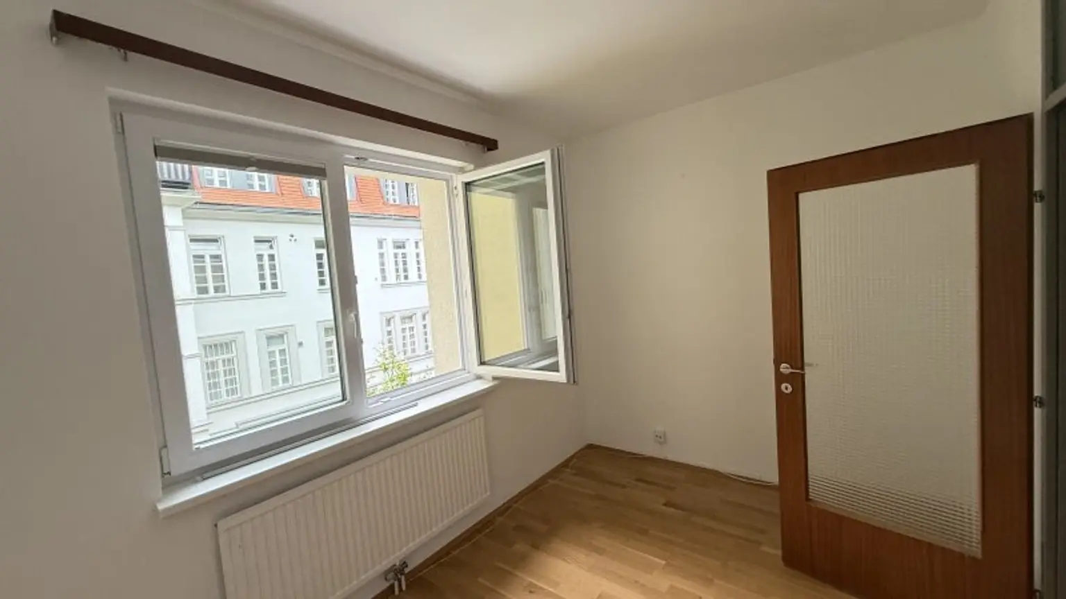 Familiewohnung in Ruhelage: 5-Zimmer mit separater Küche und Garagenstellplatz inklusive nahe Setagayapark