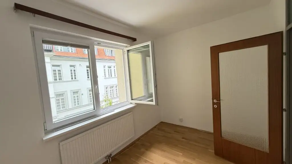 Familiewohnung in Ruhelage: 5-Zimmer mit separater Küche und Garagenstellplatz inklusive nahe Setagayapark