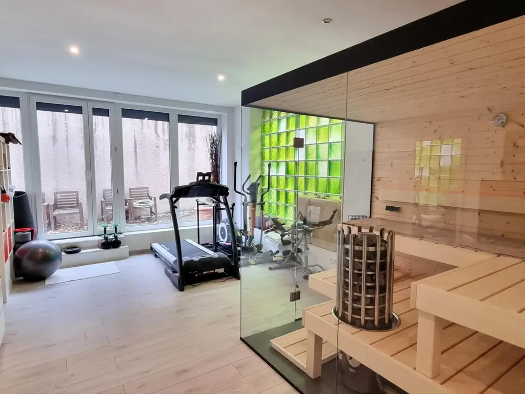 FAMILIENDOMIZIL MIT SCHWIMMTEICH