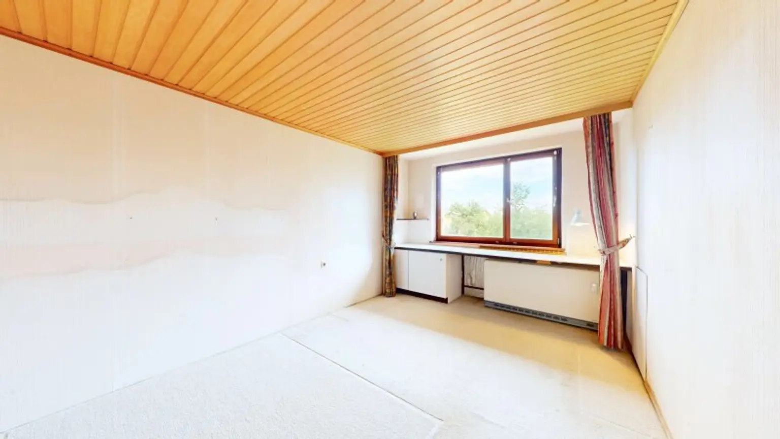 Bemerkenswertes Einfamilienhaus mit viel Entwicklungsmöglichkeit | Pool | Sauna | großer Garten