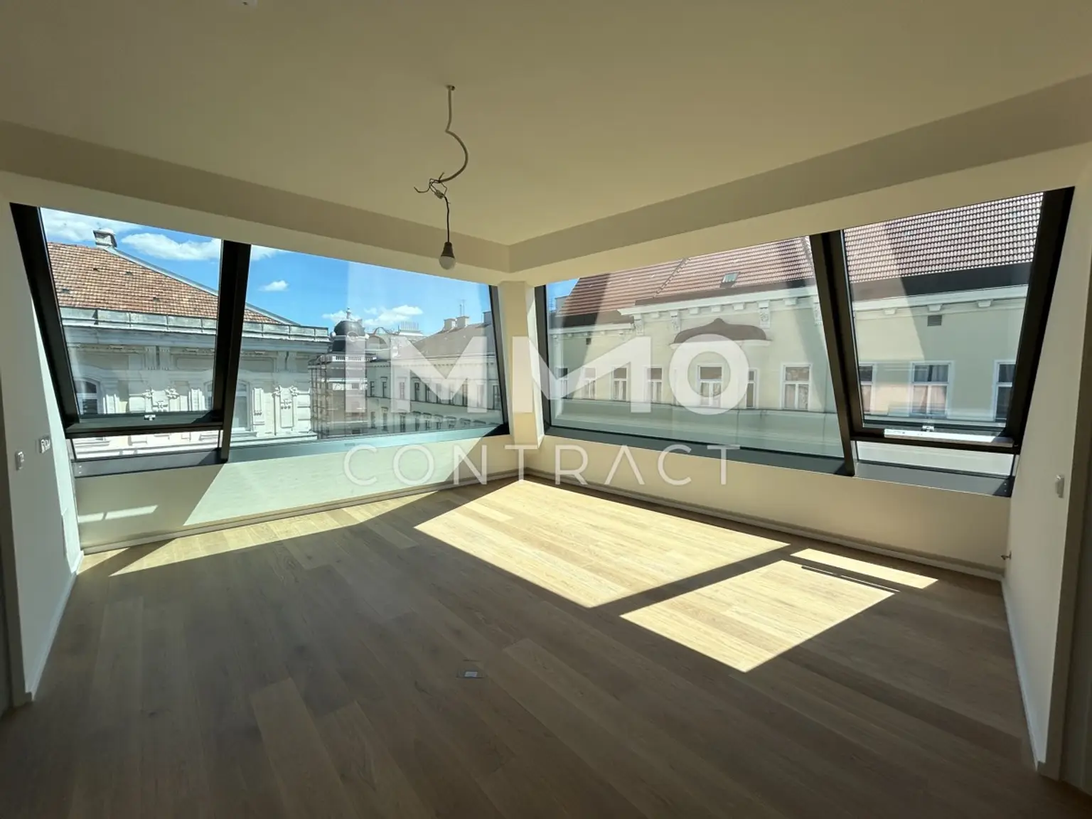 LUXURIÖSE 4-ZIMMER-WOHNUNG MIT
DACHTERRASSE - beim Naschmarkt