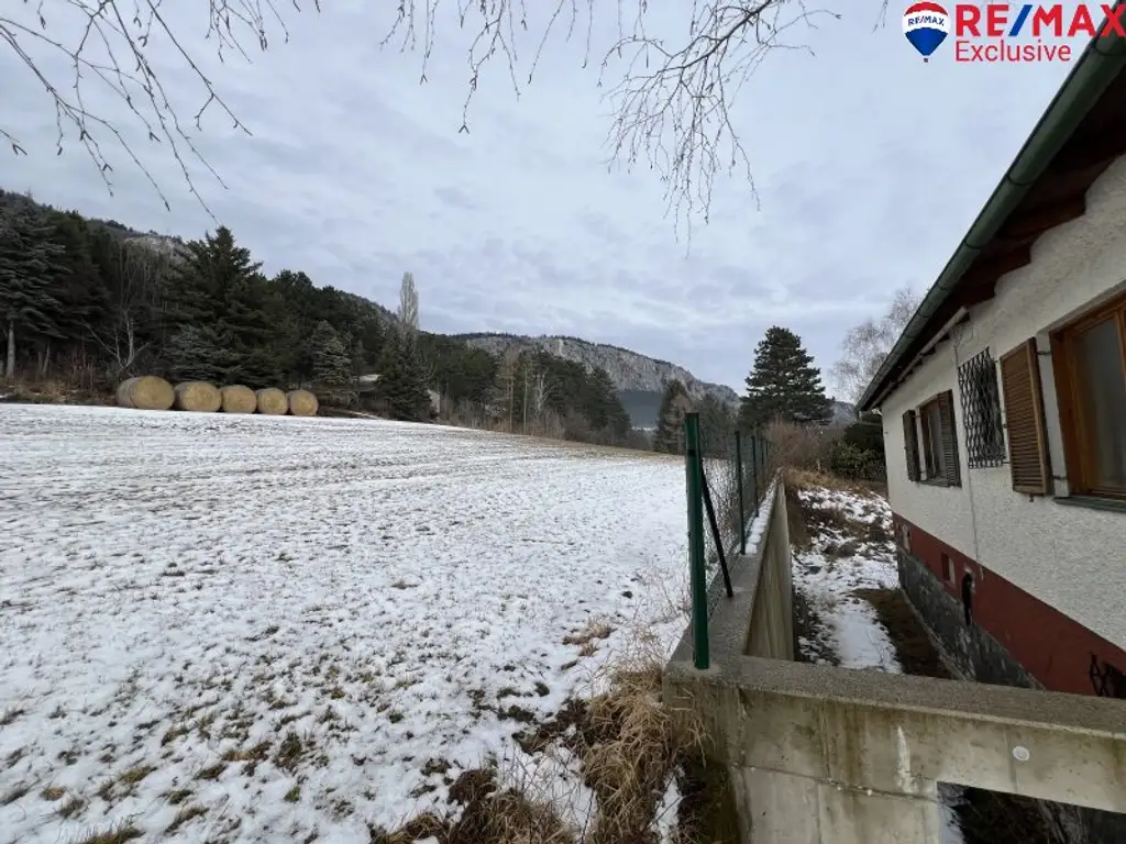 Der Hohen Wand und dem Schneeberg so nah! Sanierungsbedürftiges Einfamilienhaus mit Garten und Garage!