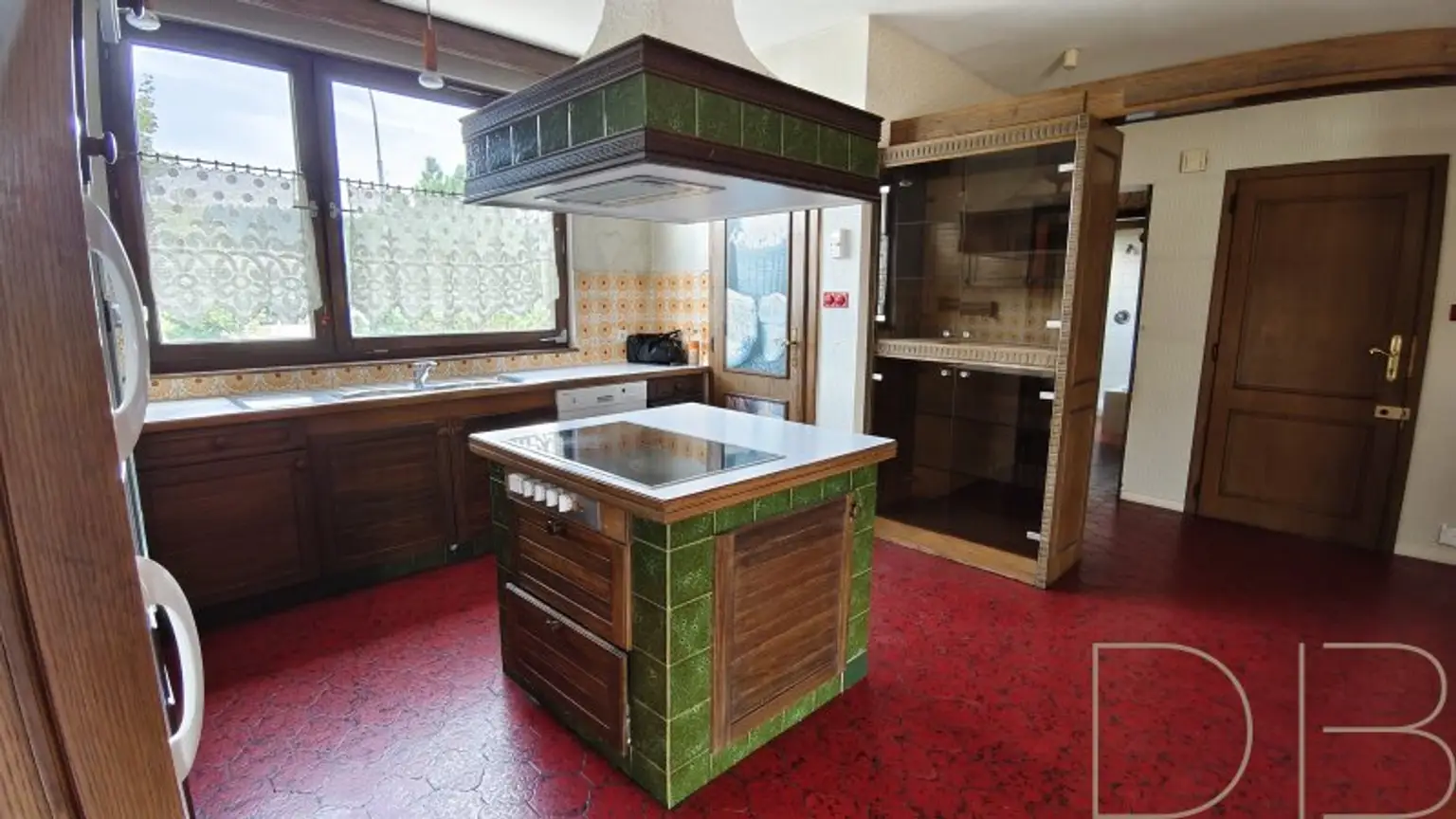 DB IMMOBILIEN | Sanierungsbedürftige 4-Zimmer-Wohnung mit südseitiger Terrasse und traumhaften Ausblick!