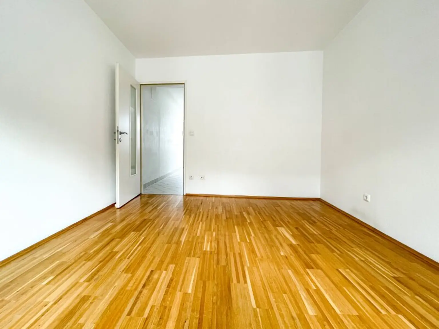 DG-Maisonette mit Terrasse – Wohnen auf zwei Ebenen in ruhiger Stadtlage mit Weitblick