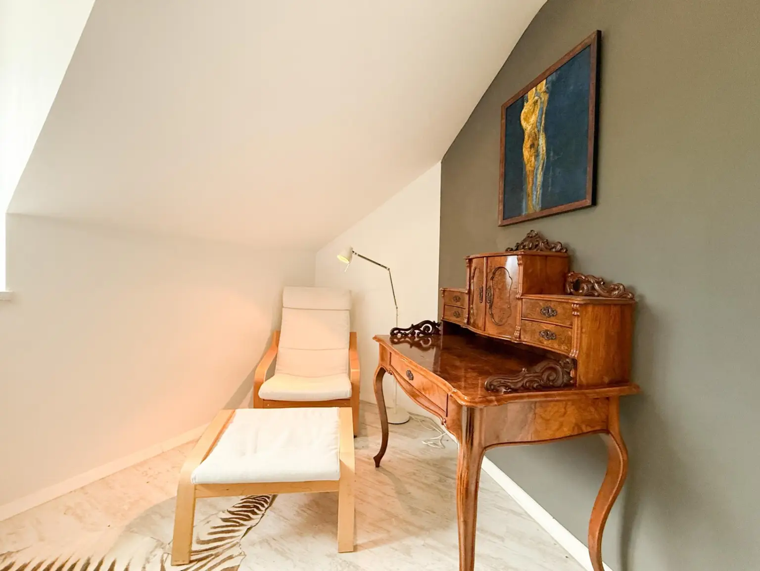 Charmante 3 Zimmer DG-Wohnung mit Carport-Stellplatz
