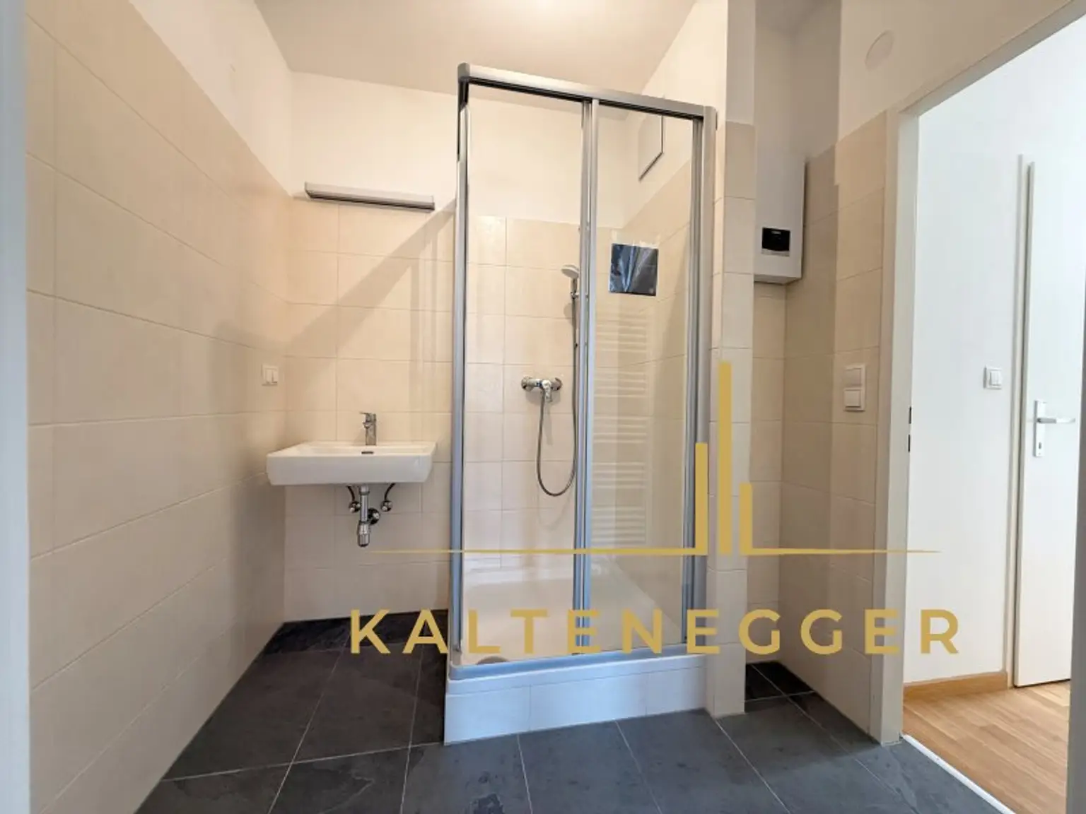 Badezimmer mit Dusche 4 m²