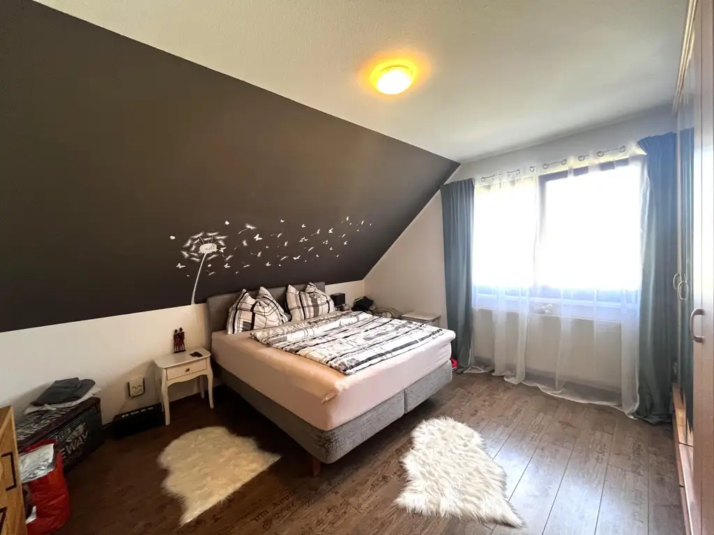 "Solides Haus mit Garten und Pool"