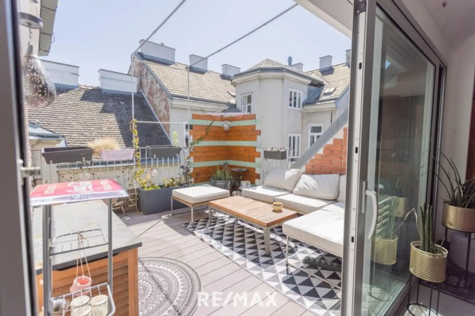 Herrliche DG-Maisonette mit 2 Hof-Terrassen bei der Volksoper, Währinger Straße