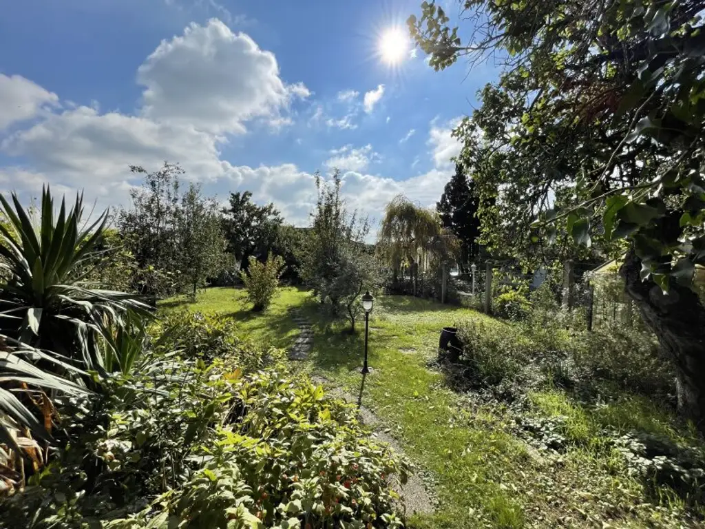 GROSSZÜGIGES ANWESEN MIT WOHNHAUS -- WUNDERSCHÖNER INNENHOF UND GROSSER GARTEN -- 1.315 m²!