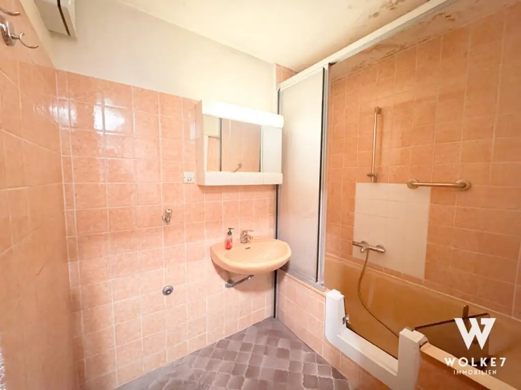 Sanierungsbedürftige 3-Zimmer-Wohnung mit Loggia, separate Küche | Türkenschanzpark | S45, 10A, 40,41,9 | Gersthof